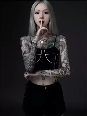 女子本弱为母则强的视频